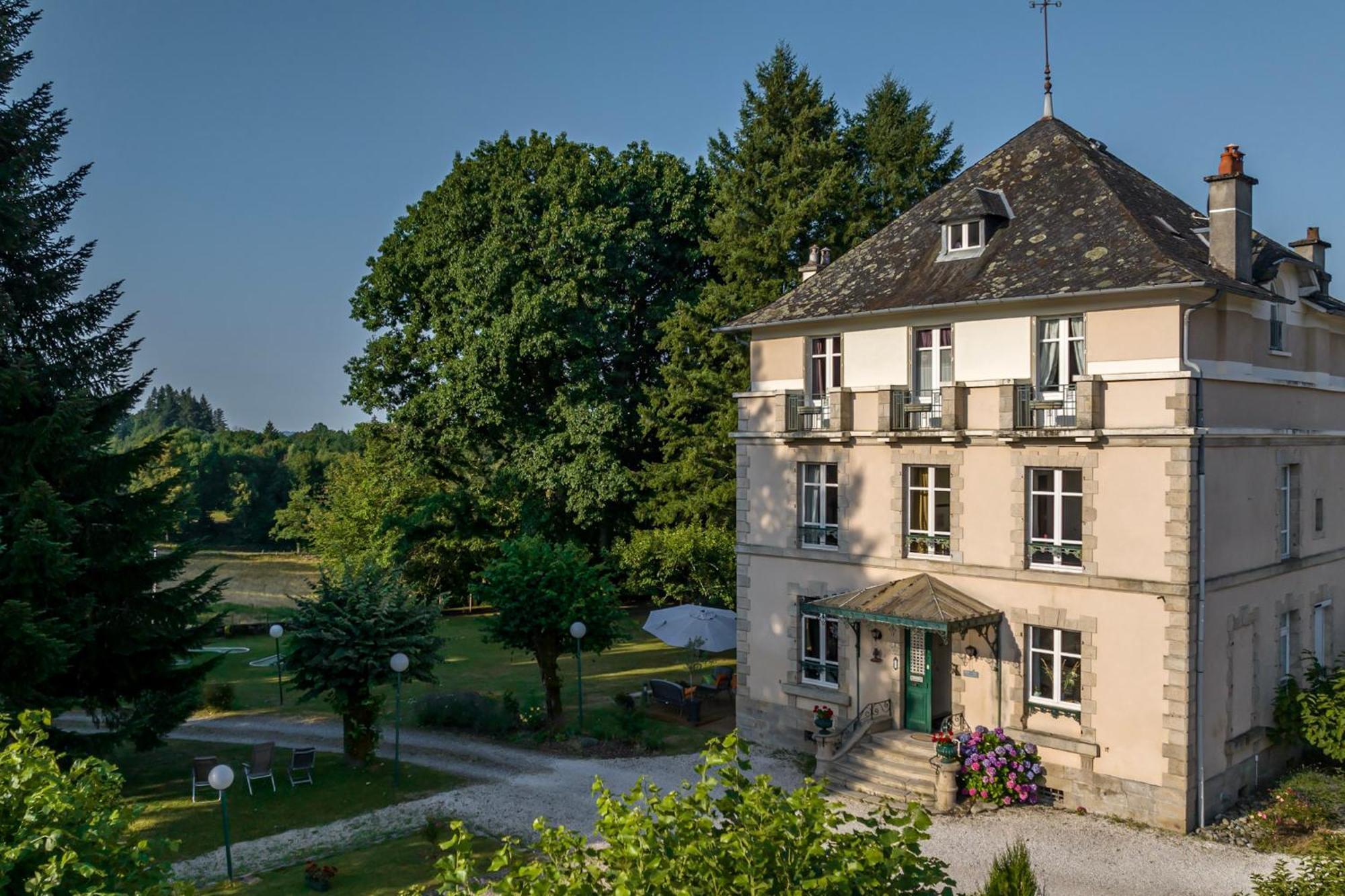 Hotel Domaine De La Clauzure La Roche-Canillac Exteriér fotografie